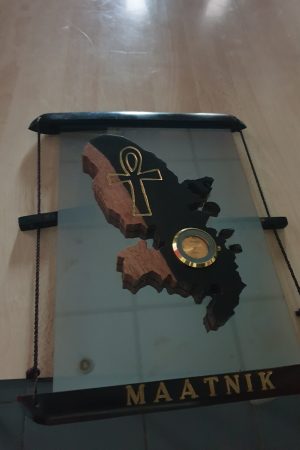 Tableau Kamit cadre pirogue en bois d'ébène (Martinique sur verre)